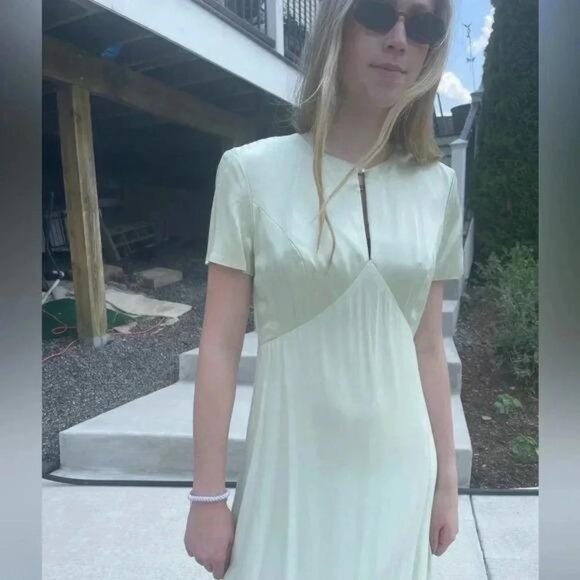 Vintage 1990s Satin Formal Maxi Dress – Light Green, Keyhole & Jewel Clasp, Size - Picture 7 of 10